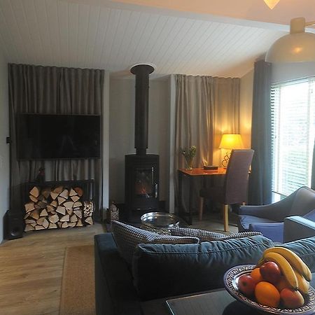 The Cabin Cheltenham Extérieur photo