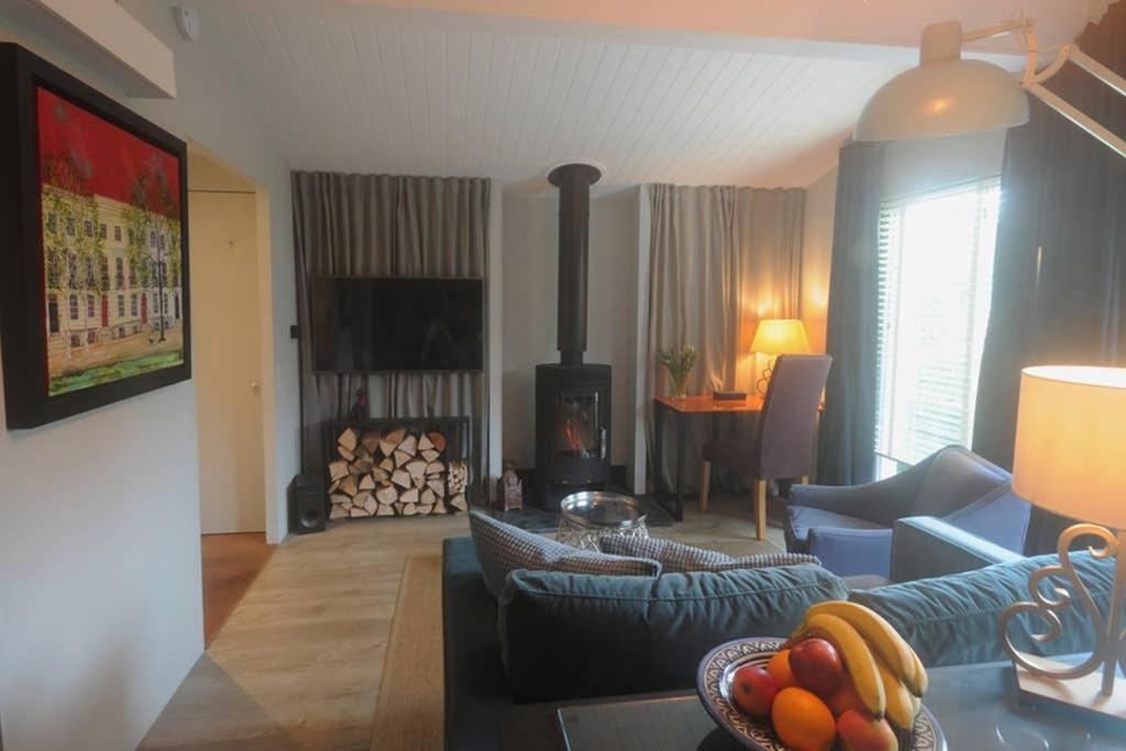 The Cabin Cheltenham Extérieur photo