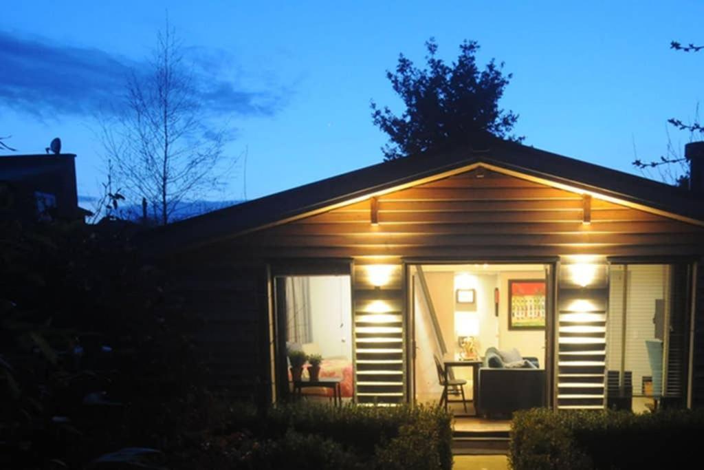 The Cabin Cheltenham Extérieur photo