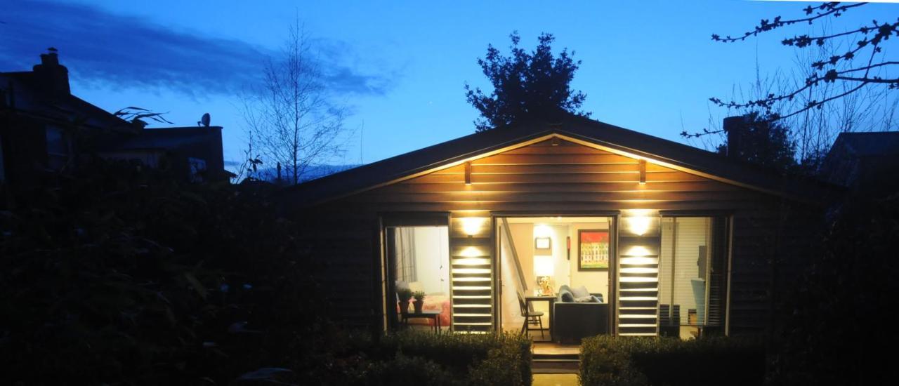 The Cabin Cheltenham Extérieur photo