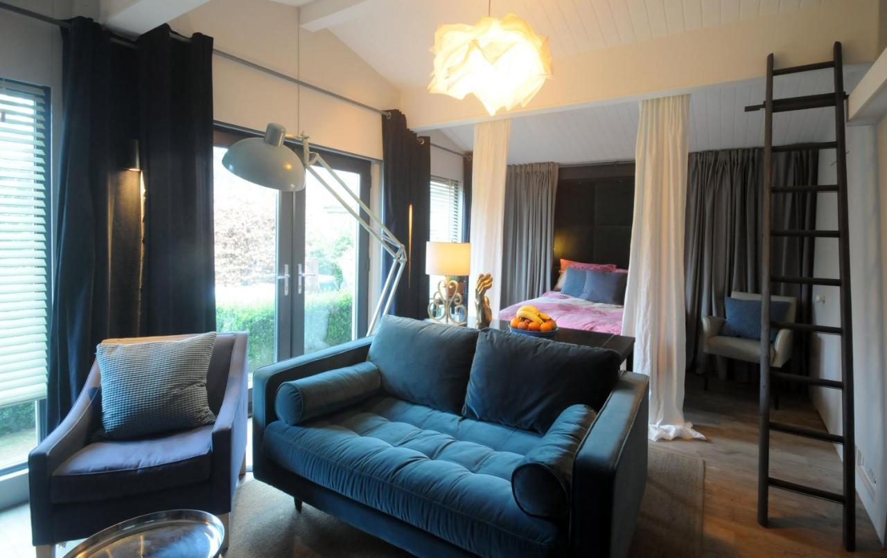 The Cabin Cheltenham Extérieur photo