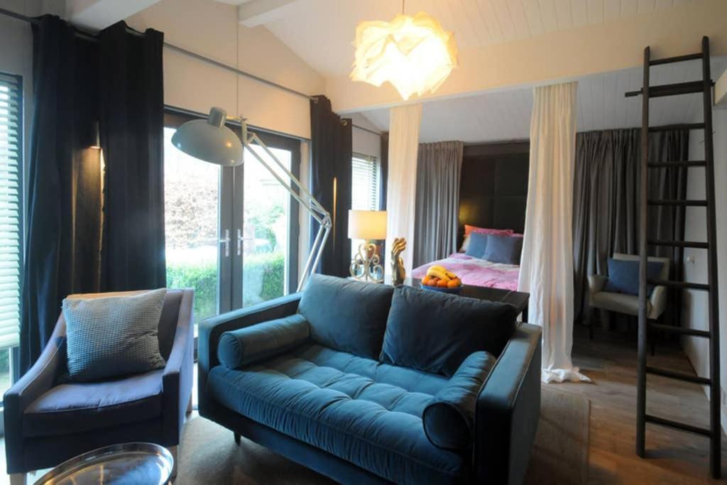 The Cabin Cheltenham Extérieur photo