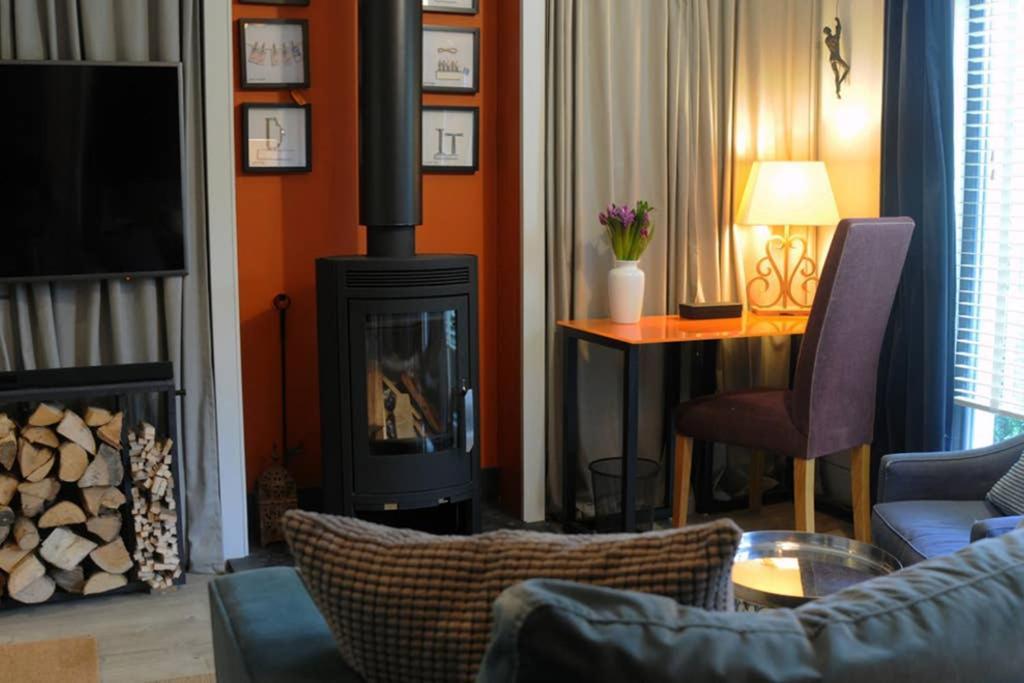 The Cabin Cheltenham Extérieur photo
