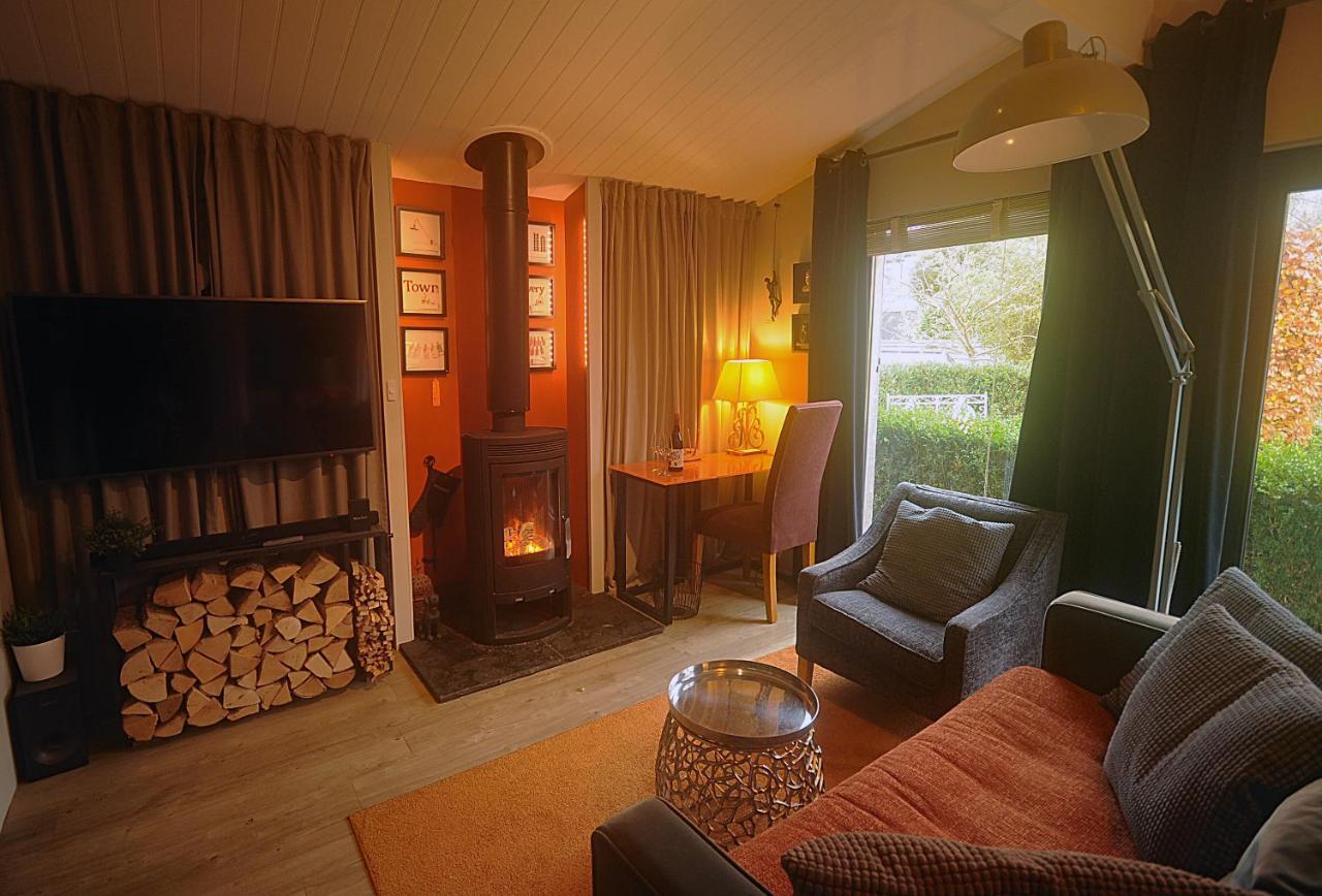 The Cabin Cheltenham Extérieur photo