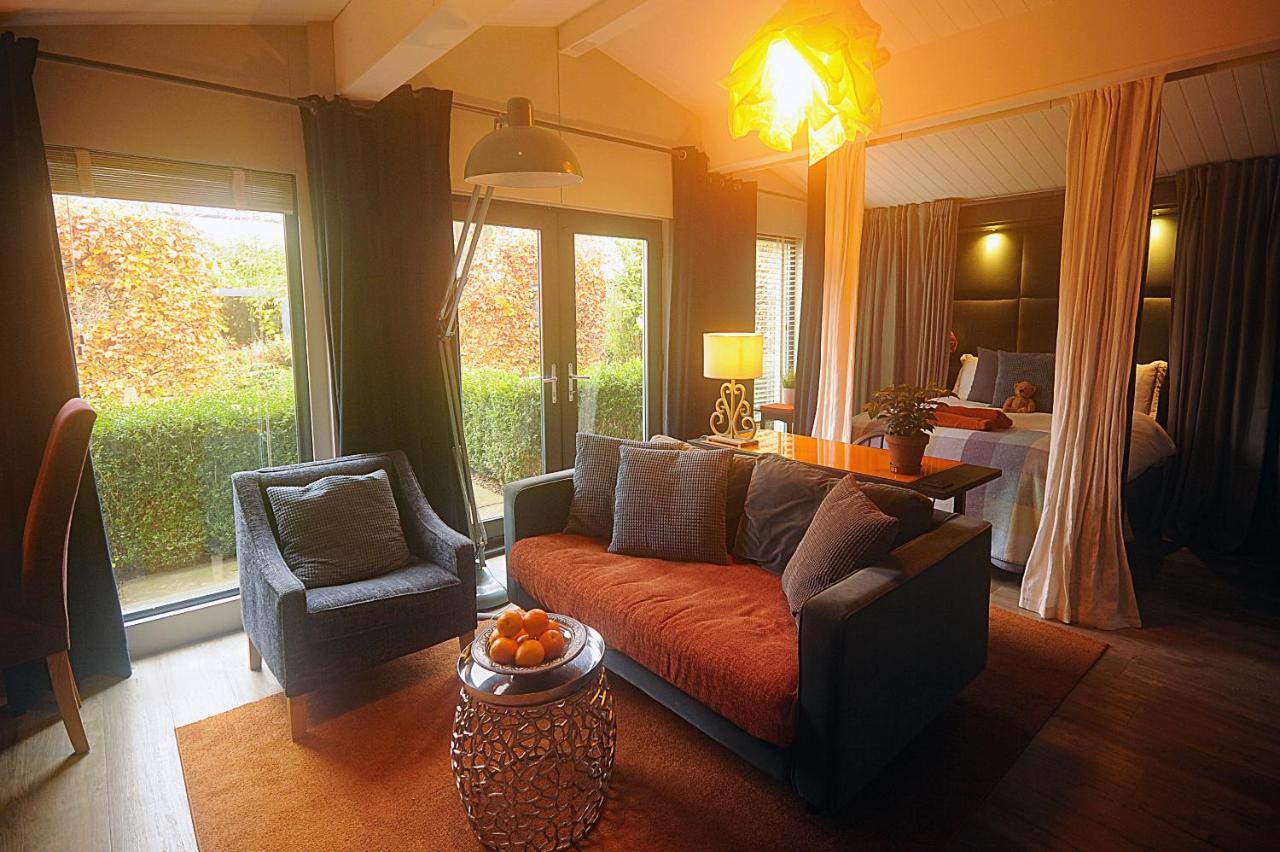 The Cabin Cheltenham Extérieur photo